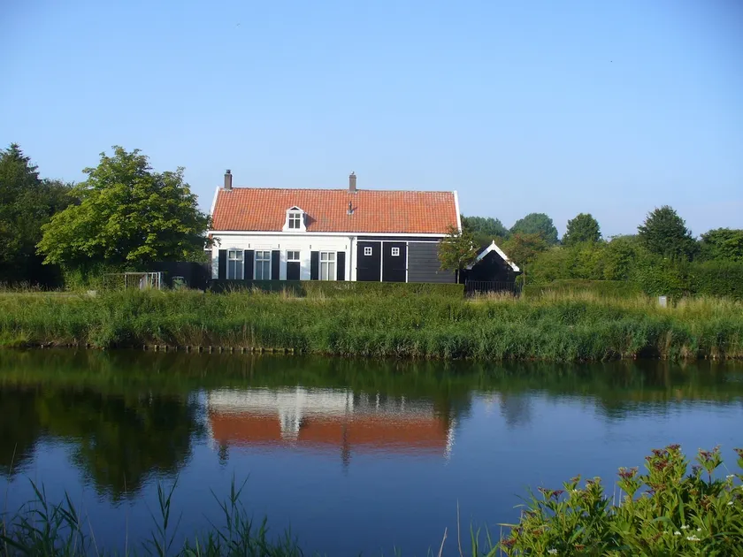 Luxury apartment & sauna with waterway view - Image 1