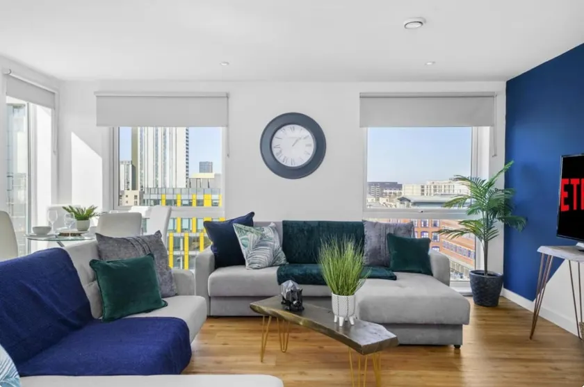 3-Bedroom 3 bath Flat with Free Parking - Image 1