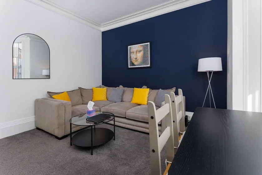 Flatzy - Sleeps 16 Near Football Ground & Ping Pong Table - Image 1