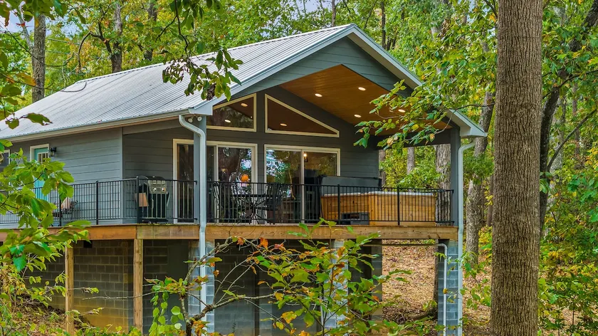 Bud’s Place.  Romantic getaway.  Hot tub - Image 1