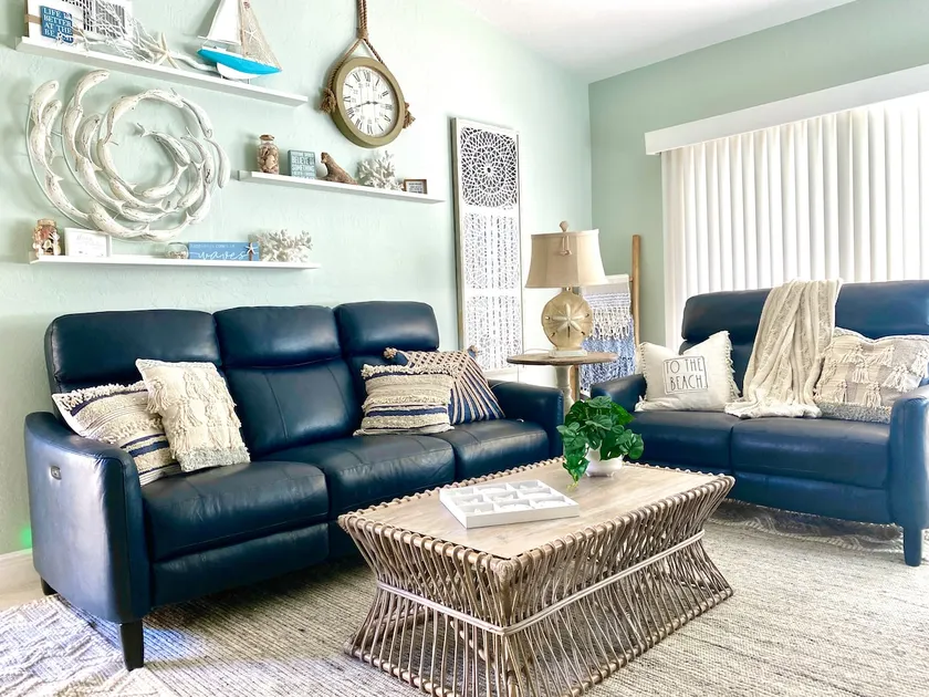 Unique Coastal Retreat W/2 Kings - Image 1