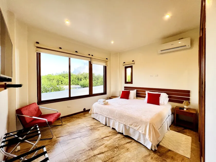 Charming Equipped Deluxe Apartment with Lake Views - Image 1