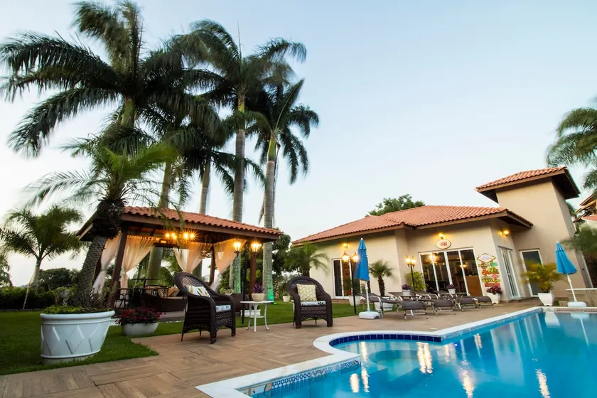 Retreat with SPA, Sauna, Movie Theater and Private Pool - Image 1