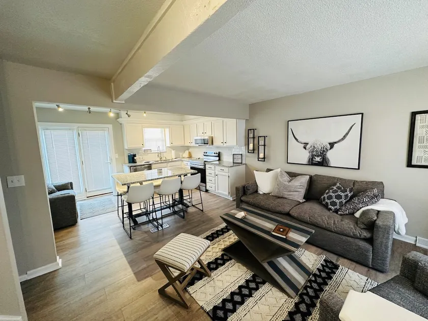 Cozy-Stylish-Renovated getaway w/ Hot Tub! - Image 1