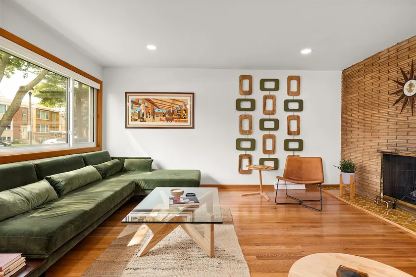 RetroModern Bungalow | pet friendly | free parking - Image 1