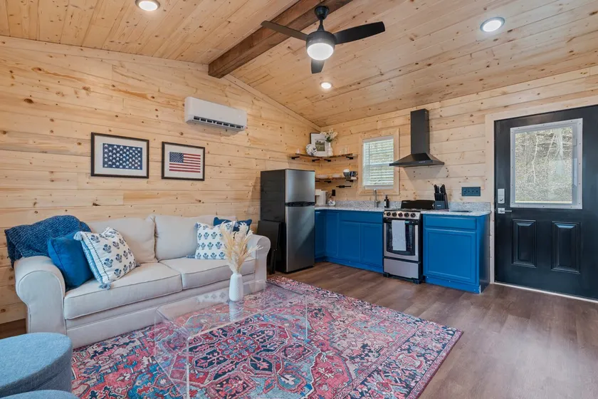Red Door Cabin Five - Image 1