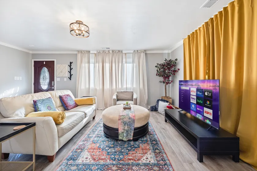 Remodeled 2BR/1BA - Walk to Golden 1 Center - Image 1