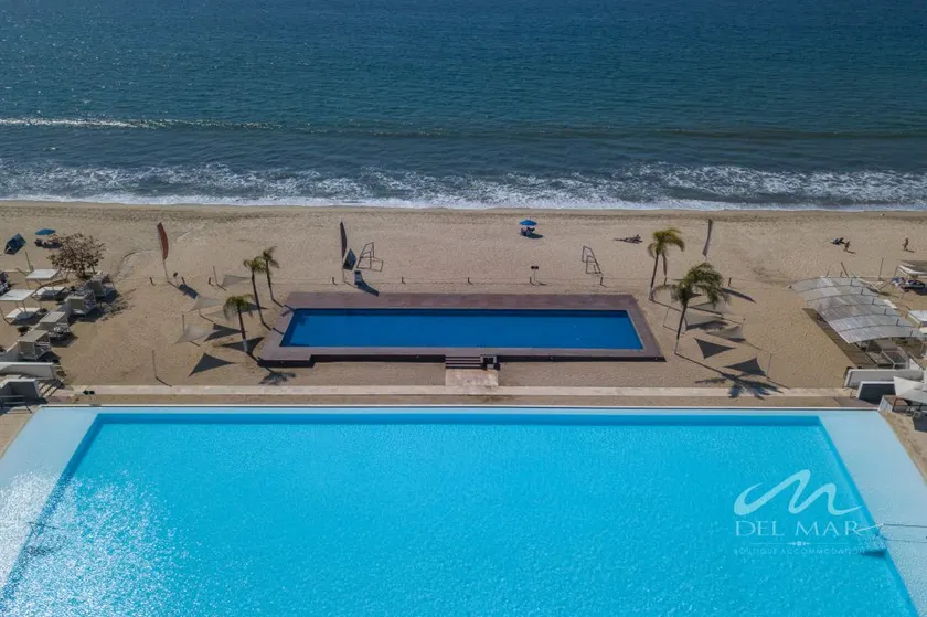 Waterfront condo w/ pool access & patio - Image 1