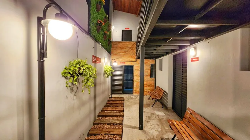 Studio V - With Air-Conditioning - Image 1