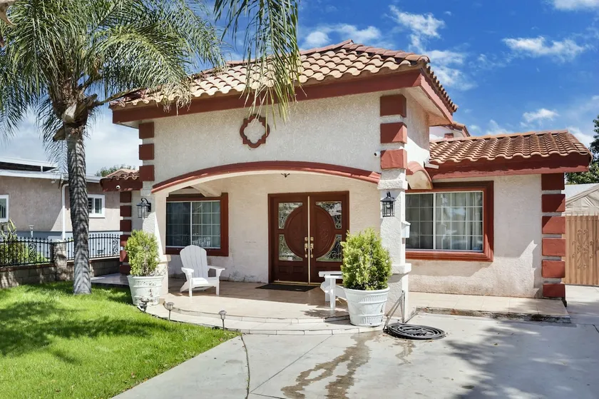 Charming Remodeled 2BD/1BTH Near 10FW/605 FWY DTLA - Image 1
