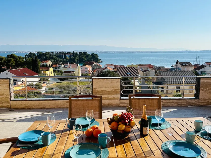 160 sqm Sea View Apartment - Image 1