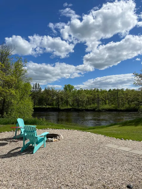 Cozy, Romantic, Riverfront Cottage - Image 1