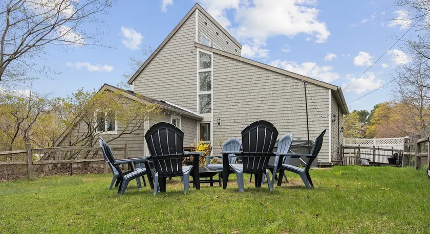 Feet from Lake & Downtown, Pond View, Hot Tub,Pets - Image 1