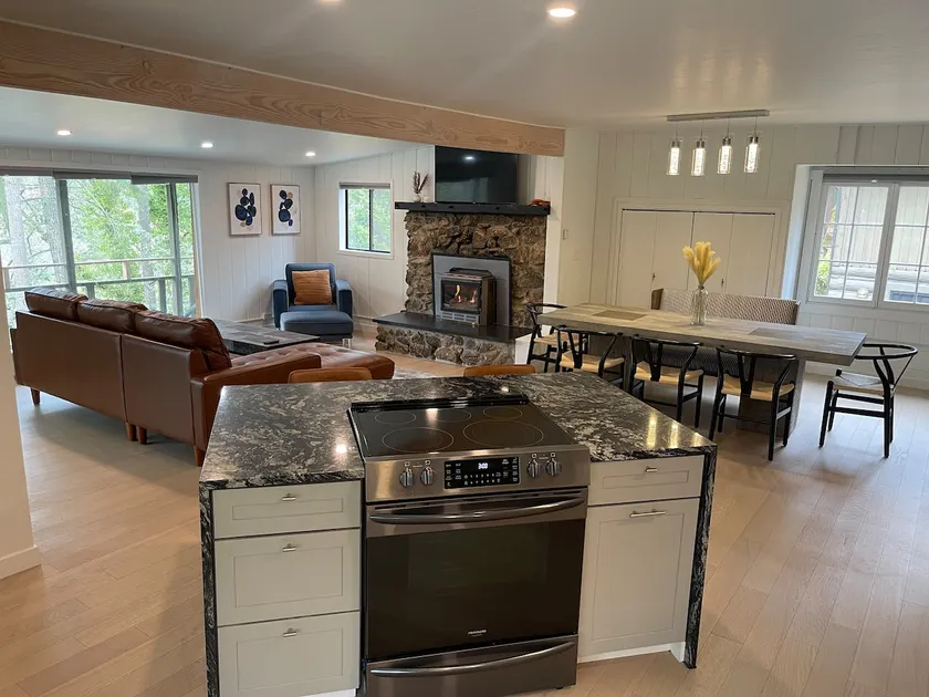 The River House on The Rogue with beautiful views! - Image 1