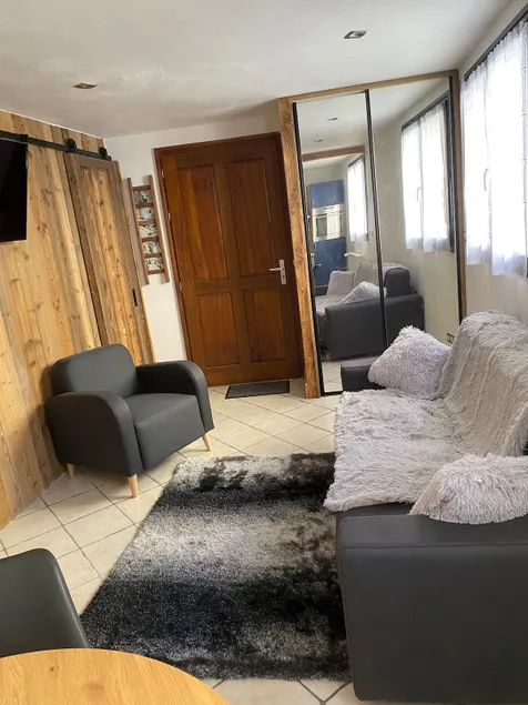 Pleasant apartment with sleeping area - Image 1