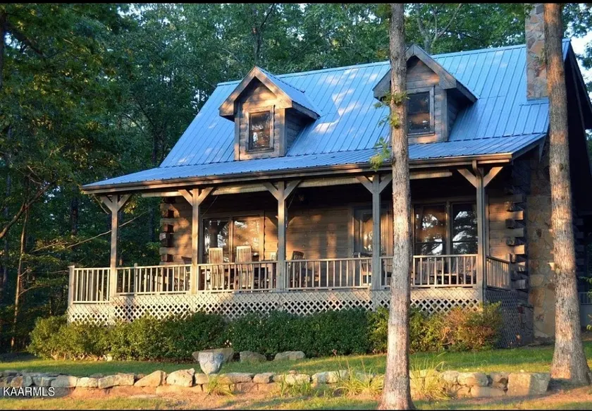 Relax at Renegade Retreat - Image 1