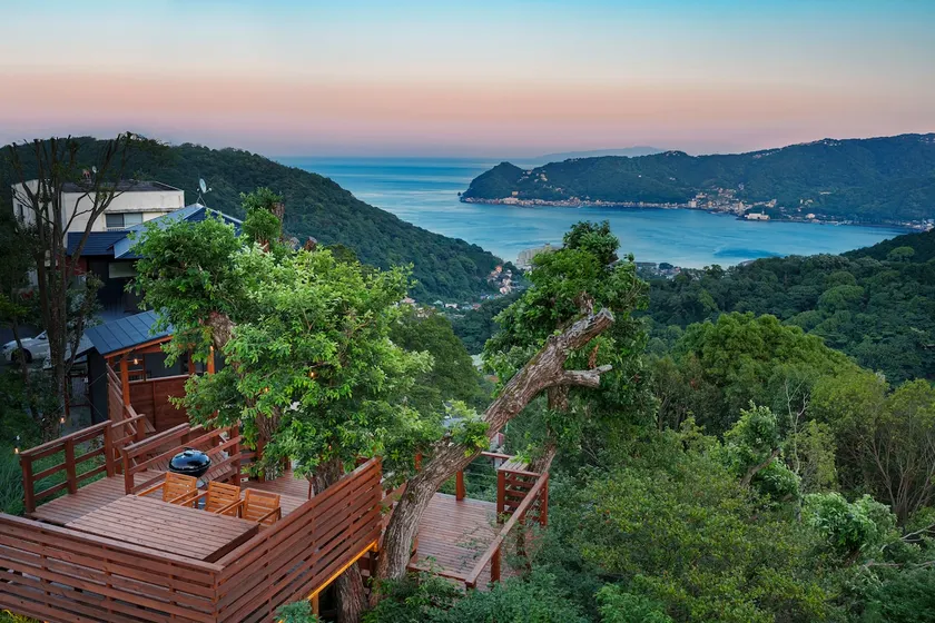 Luxurious hot spring inn with exclusive views of the Sea of Japan/Take a moment to relax on the large tree terrace overlooking the sea - Image 1