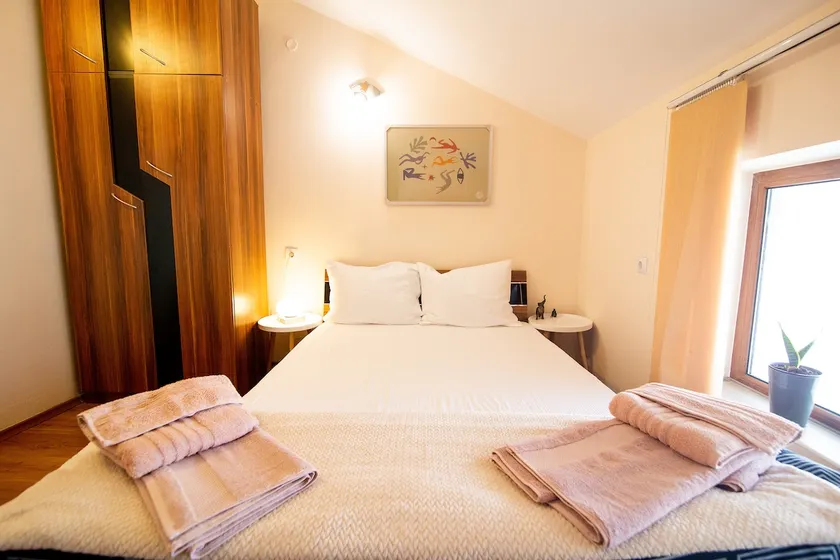 Lovely loft apartment minutes from centre and lake - Image 1