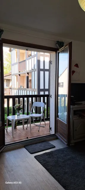 Studio with balcony - Image 1