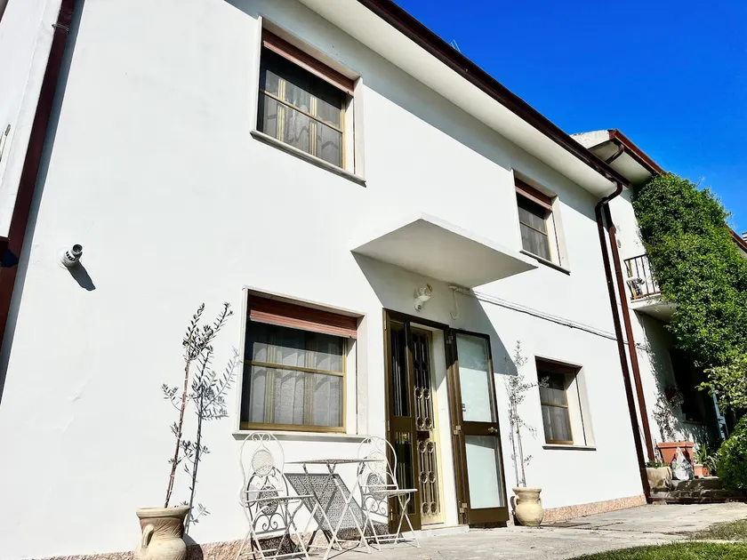 The Villa in the Delta - Image 1