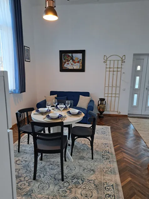 Weisz Apartment-City Center-Free Private Parking-Wifi -AC - Image 1