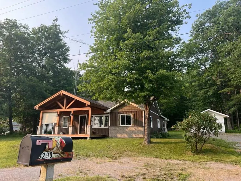 All Seasons Family Cottage Getaway Golden Lake - Image 1