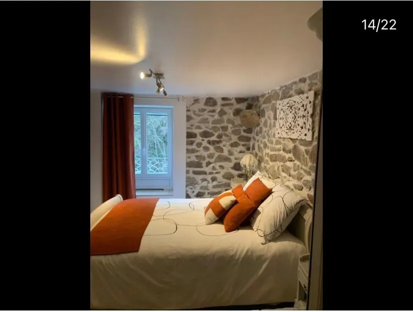 Quiet riverside accommodation - Image 1