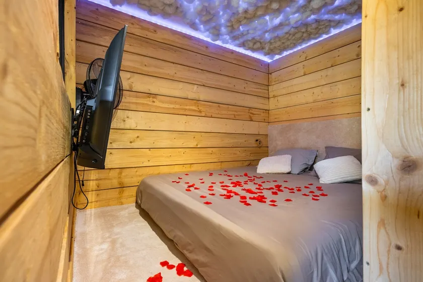 LoveRoom Le Chalet/Jacuzzi, Sauna - Image 1