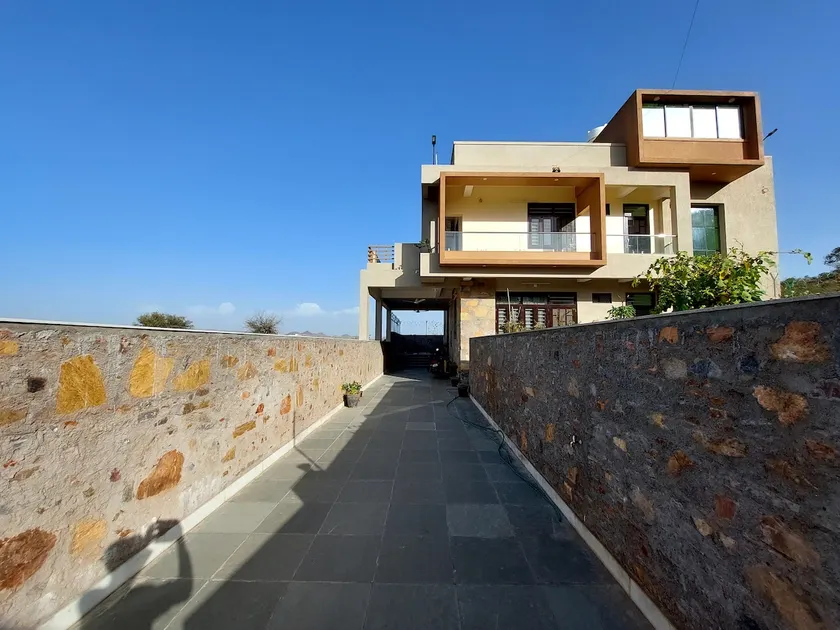Villa by the Hill | Spacious & Peaceful 3BHK Stay - Image 1