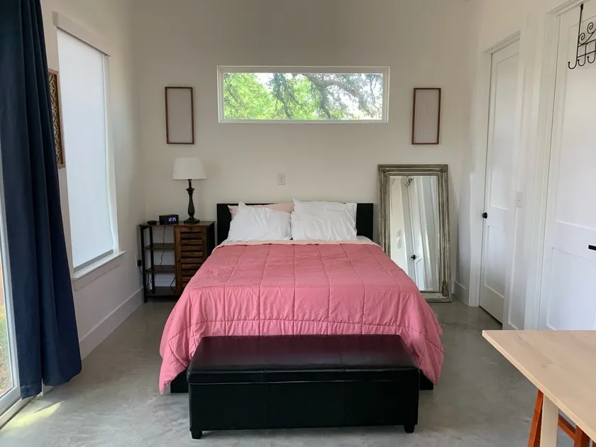 Modern Cute & Bright Guest House - Image 1