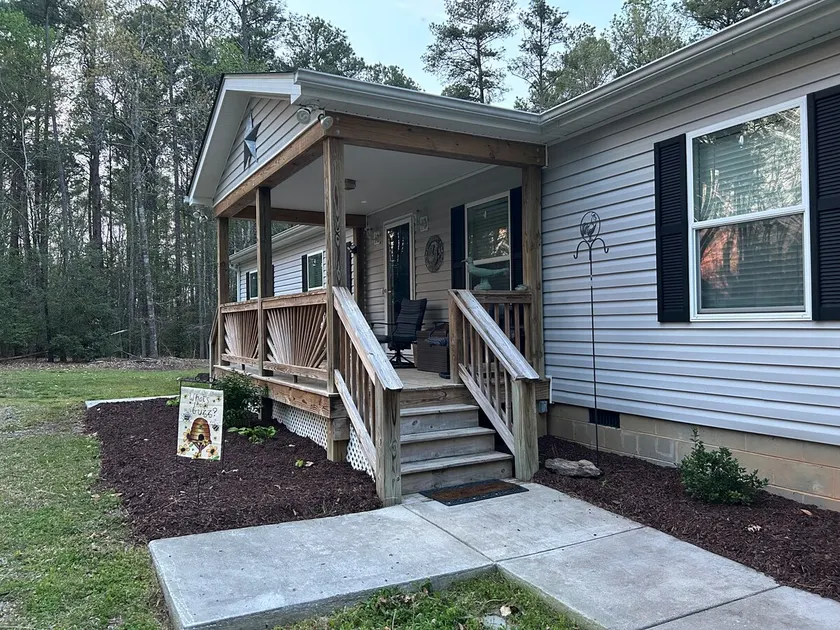 Pat's Place ~ Lovey’s at the Lake - Image 1