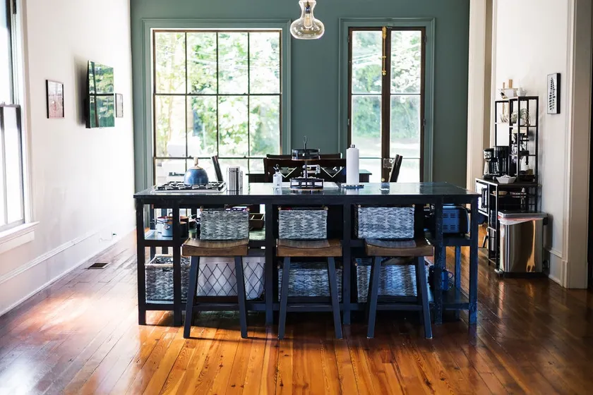 1840's 2BR/2BA Historic Luxury - Image 1
