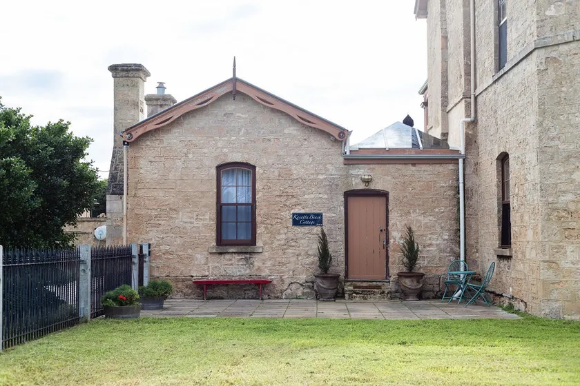 Karatta Cottage - charming seaside retreat - Image 1