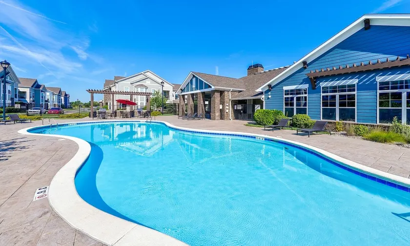 An Exquisite 3 Rooms Townhome in Zionsville Suitable for Long-Term Stays - Image 1