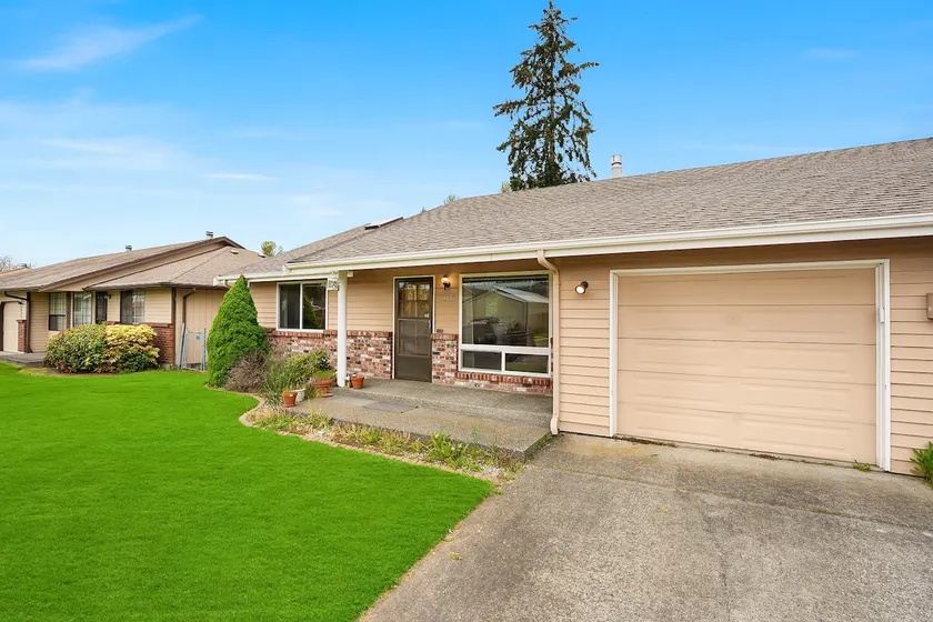 Fenced Backyard + Pets! Garage! A/C + Heating! - Image 1