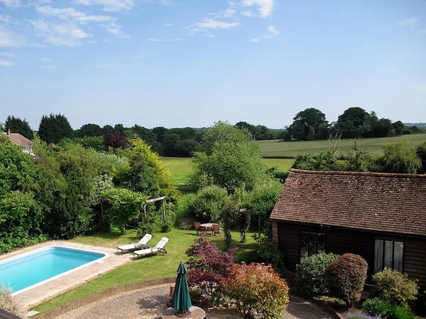 Cottage de campagne rénové avec piscine près de Tenterden - Image 1