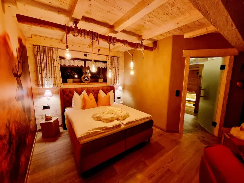 Romance-Suite Fireplace Zirbensauna - Image 1