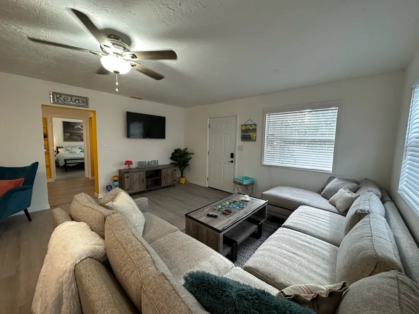 Rising Sun Retreat: Stylish 3BR Minutes from Beach - Image 1