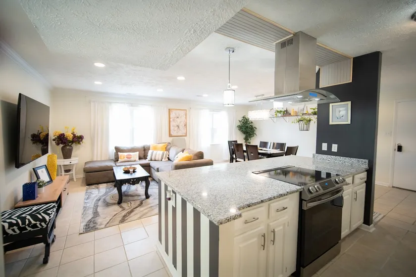 Spacious 4BR 2Bath home with Movie Room - Image 1