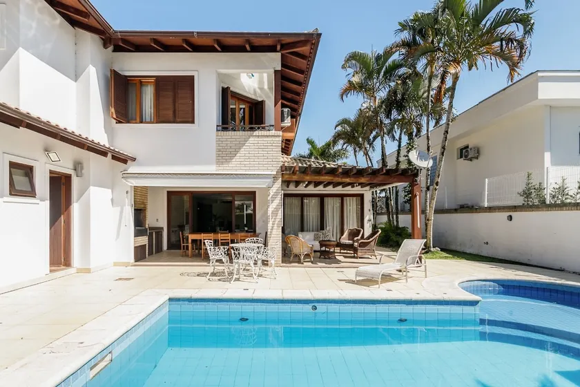 7-bedroom mansion in Jurerê Internacional. - Image 1