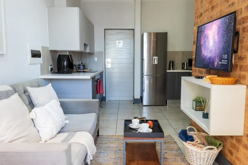 Serene & Modern, Self Check-In, Near Menlyn - Image 1