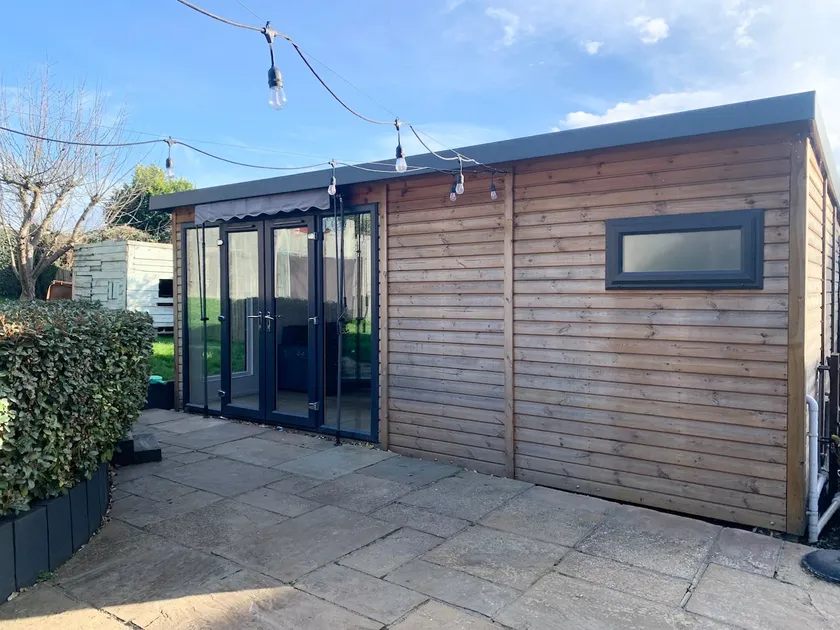 Apple tree lodge - Image 1