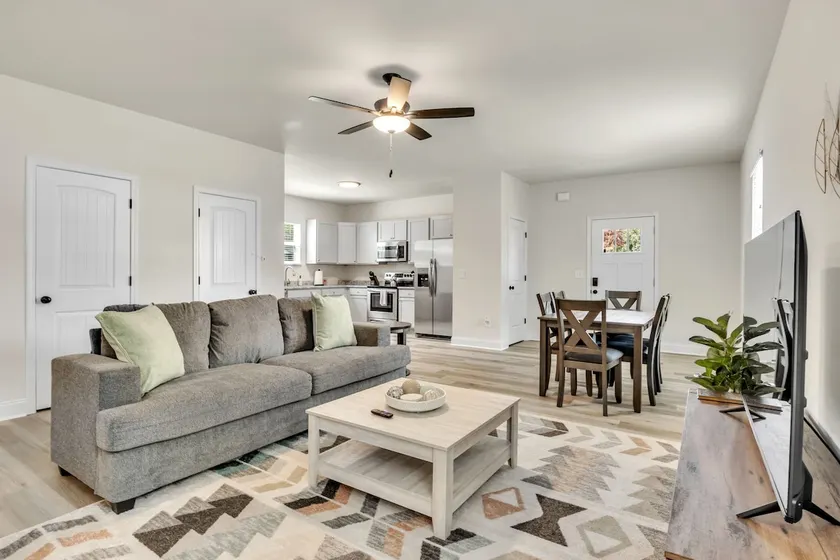 Greer Charm: Pet-Friendly 2BR with Fire Pit - Image 1