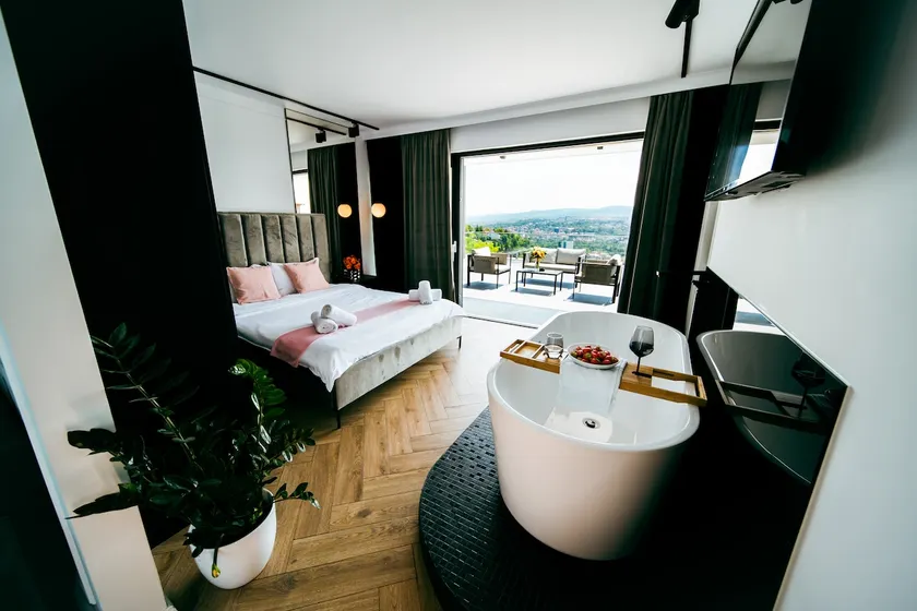 Luxury Penthouse |Bedroom Bathtub| Evo Panoramic - Image 1