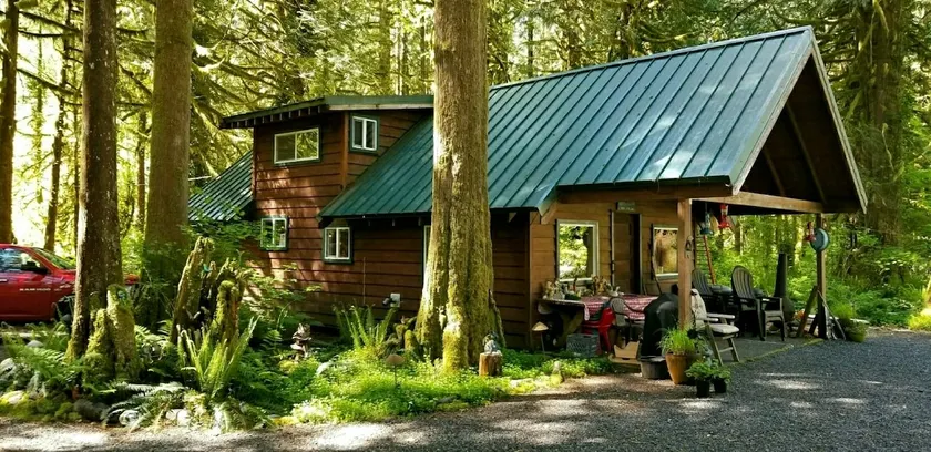 Mt. Pilchuck/ Stilly Riverfront Lrg. Cabin. - Image 1