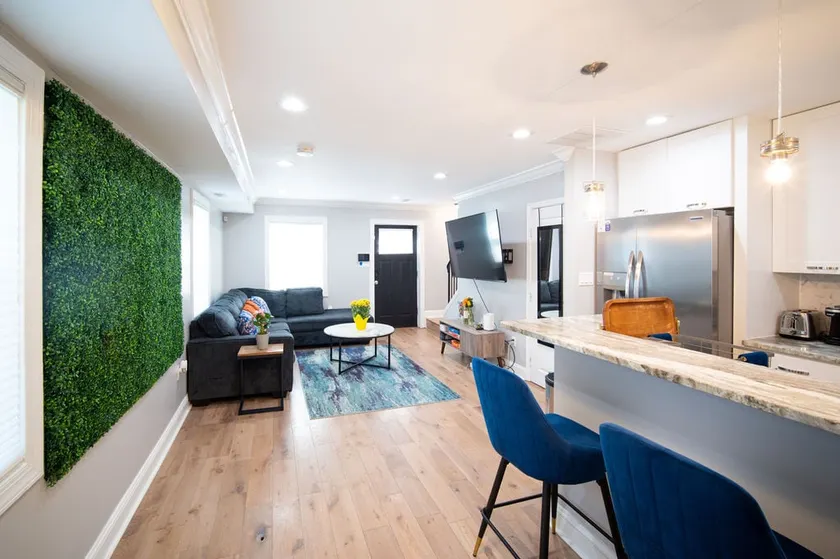 Stylish Bright *Free Parking*Near MGM & Navy Yard - Image 1