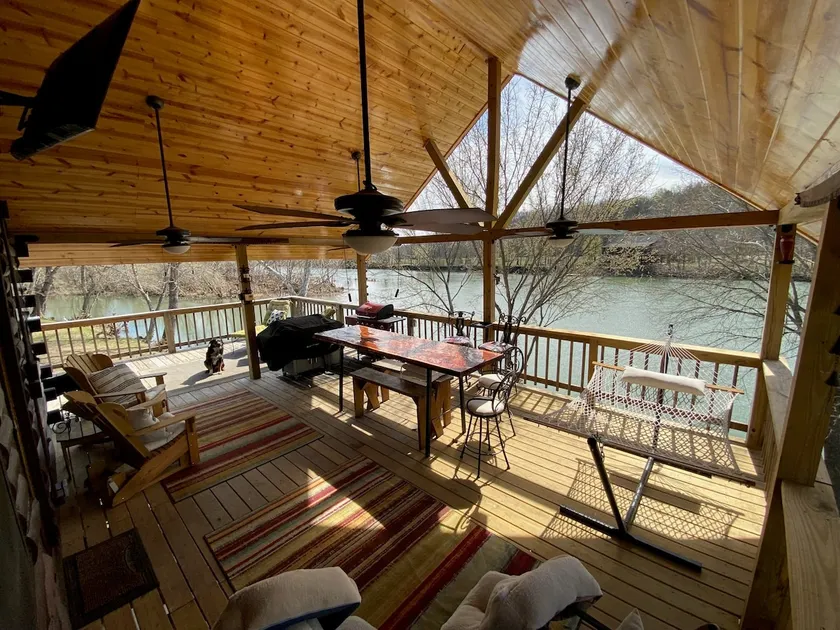 Rustic Cabin Huge Covered Deck - Image 1