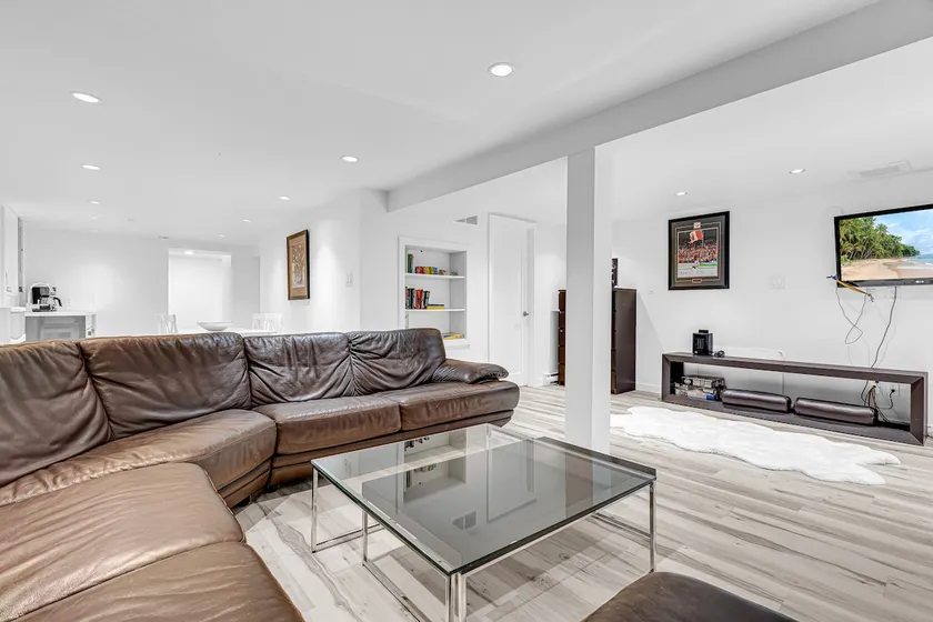 Modern & Minimalist 2-Bed Suite Near UBC - Image 1
