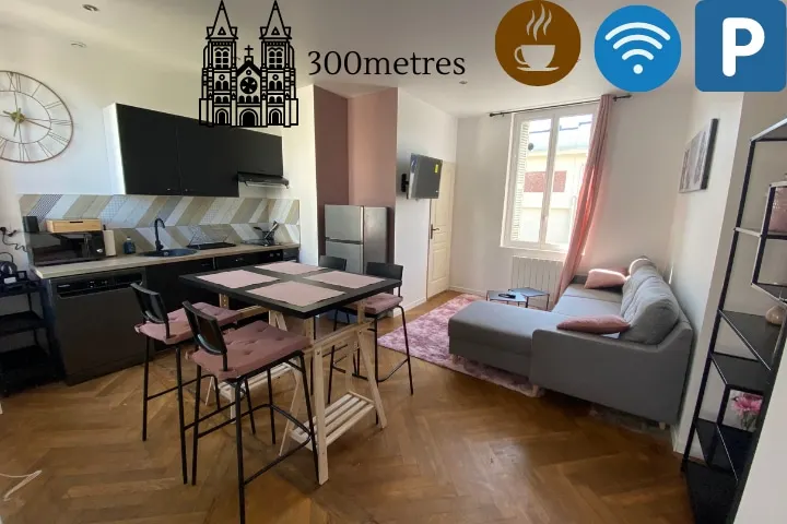 Pink Cosy, Charming Two-Room Apartment - Image 1