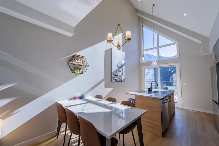 Cozy Central MountainView Townhouse|Hot tub|Garage - Image 1